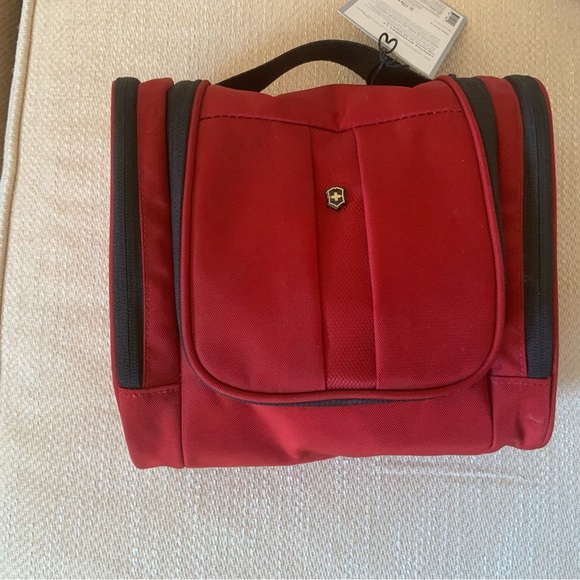 Victorinox 7 piece Toiletry Bag, Packing Cube and Packing Sleeve set - Picture 11 of 14